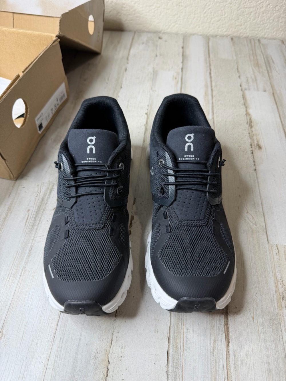 On Running Women's Athletic Shoes - Picture 4 of 9